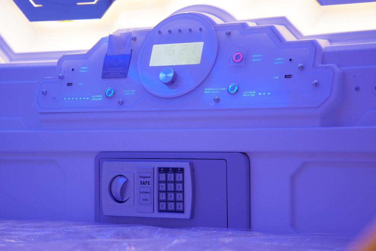 Izzzleep Aeropuerto Terminal 2 Hôtel capsule 3*
